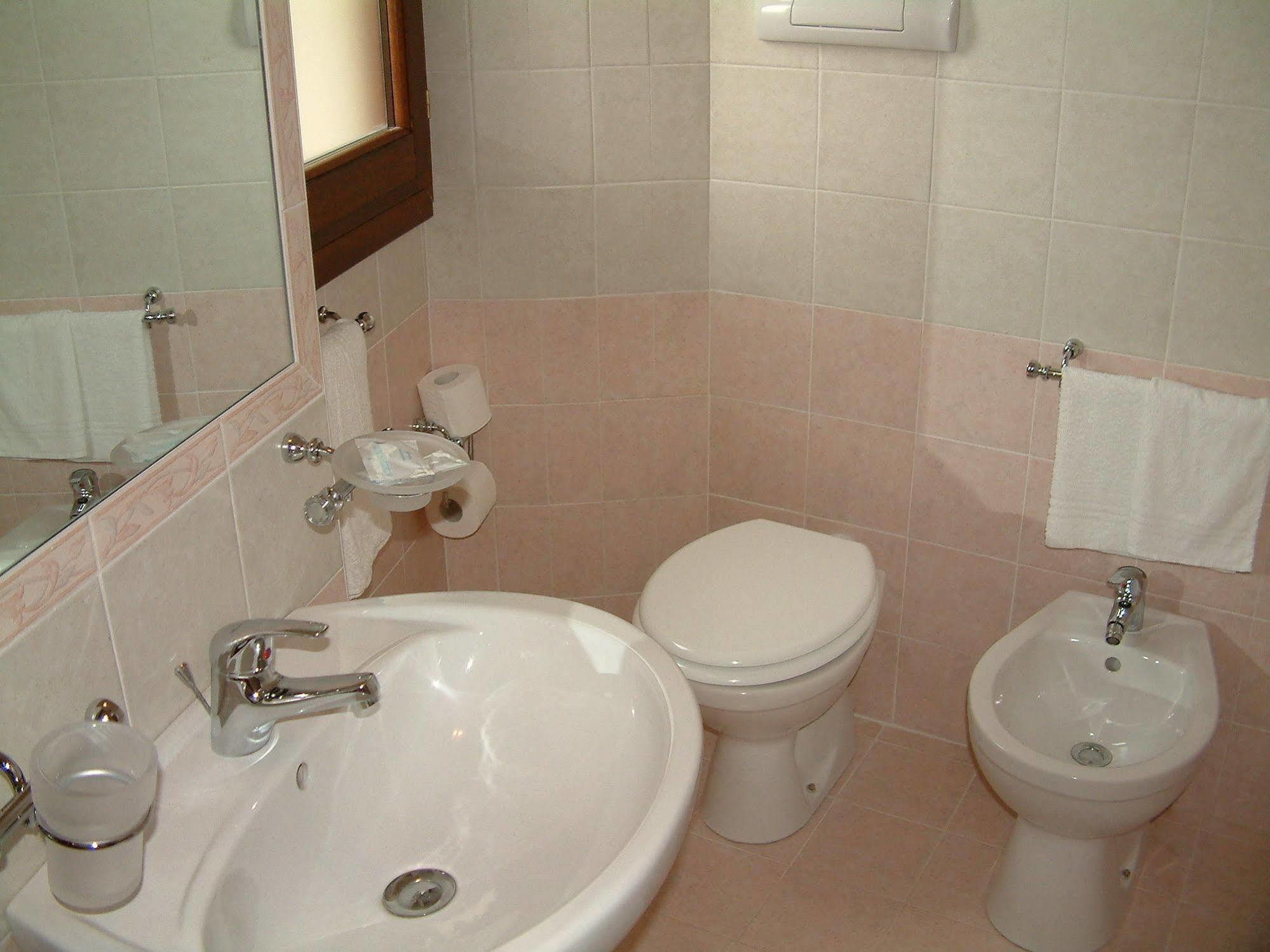 Scano Comfort Inn Санта Тереза Галура Екстериор снимка
