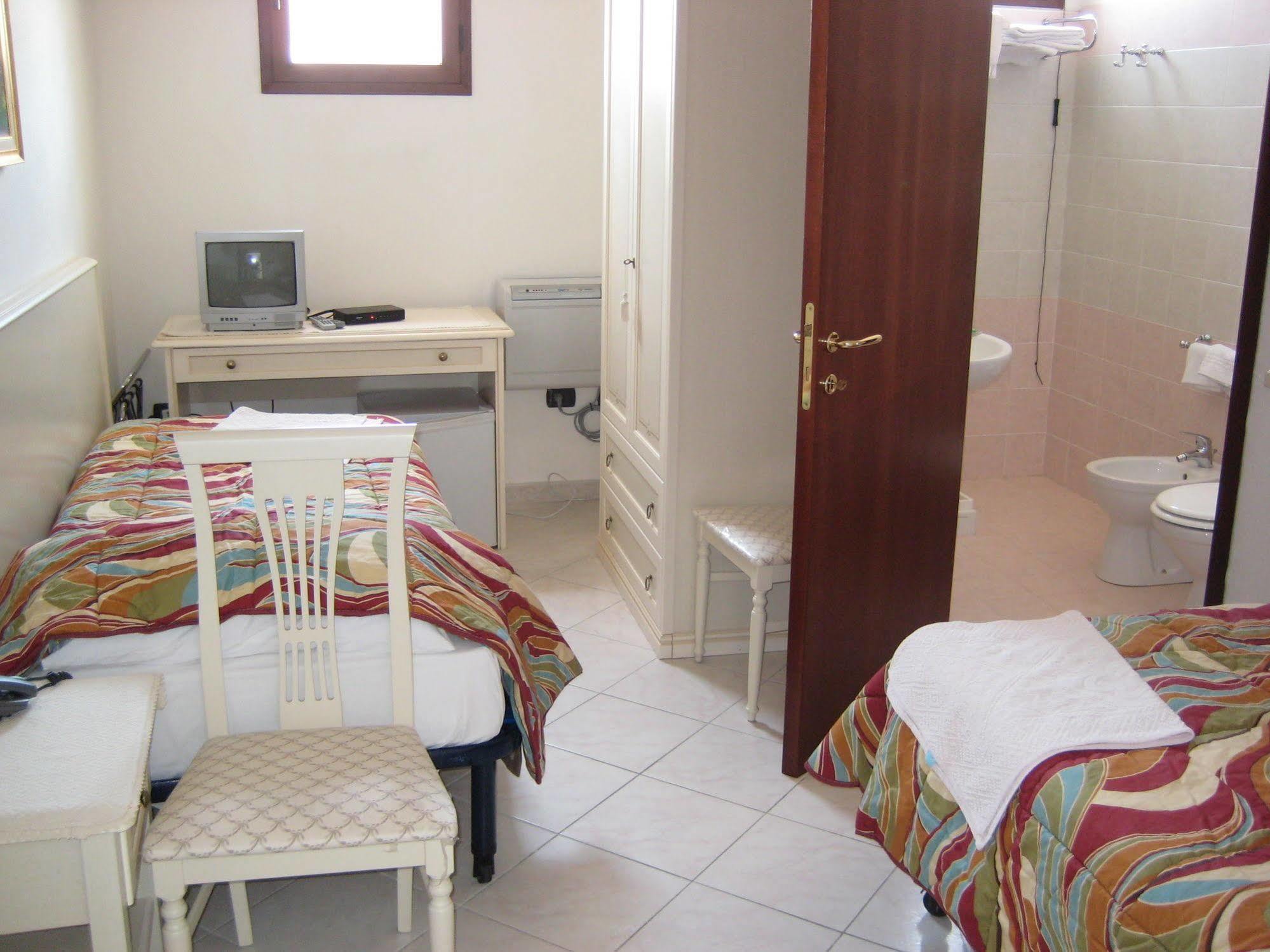 Scano Comfort Inn Санта Тереза Галура Екстериор снимка